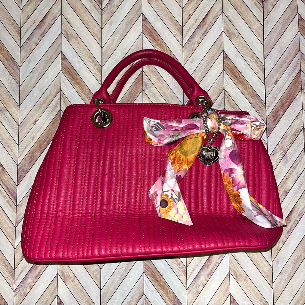 Betsey Johnson | Pink Purse w/ Charm